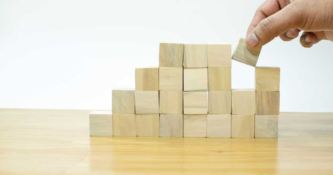 Pourquoi les données structuréesInformations organisées dans un format normalisé pour faciliter leur compréhension par les moteurs et les systèmes automatisés. sont devenues indispensables ?